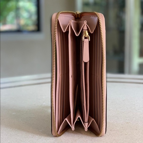 🔥FINAL SALE🔥 Kate Spade Wallet - Picture 3 of 4